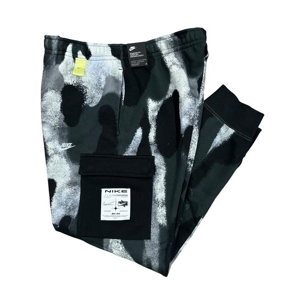 Nike NSW Club Cargo Black Camo Fleece Joggers Sweatpants - Picture 4 of 4